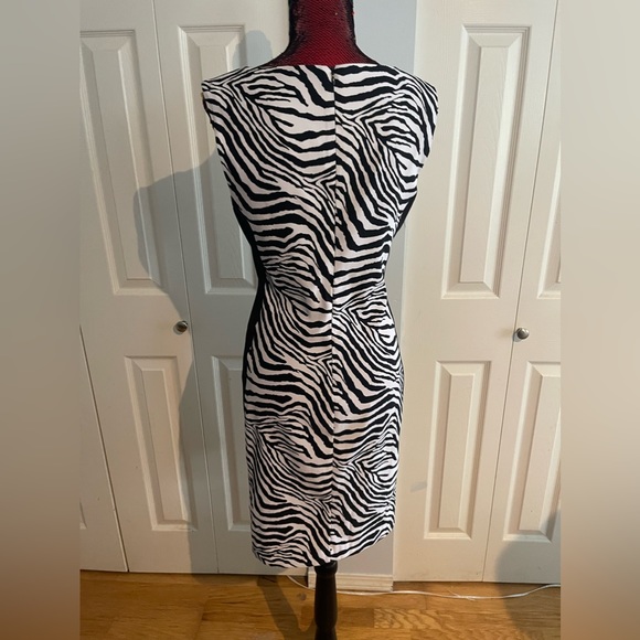 Dress - Picture 2 of 4